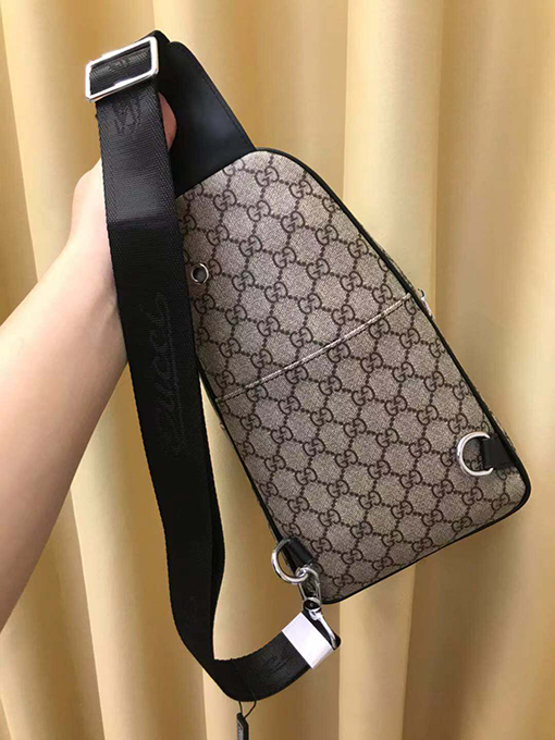 グッチ クラシックでトレンディなチェストバッグ