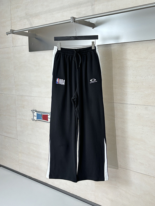 バレンシアガ NBAとの共同円形刺繍入りストレートレッグカジュアルパンツ