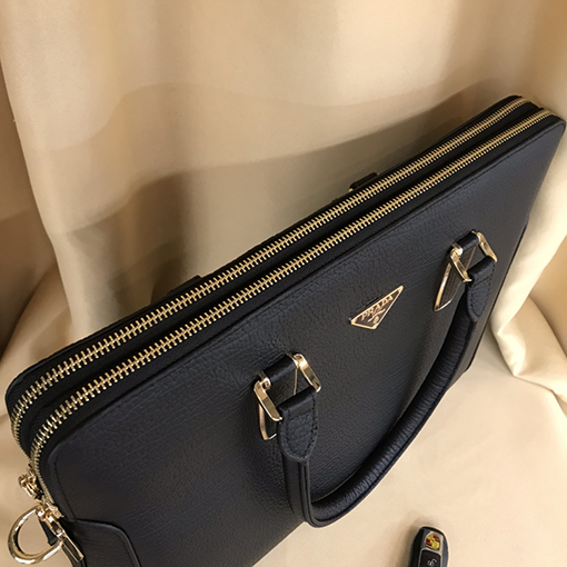プラダ 新しいメンズブリーフケース