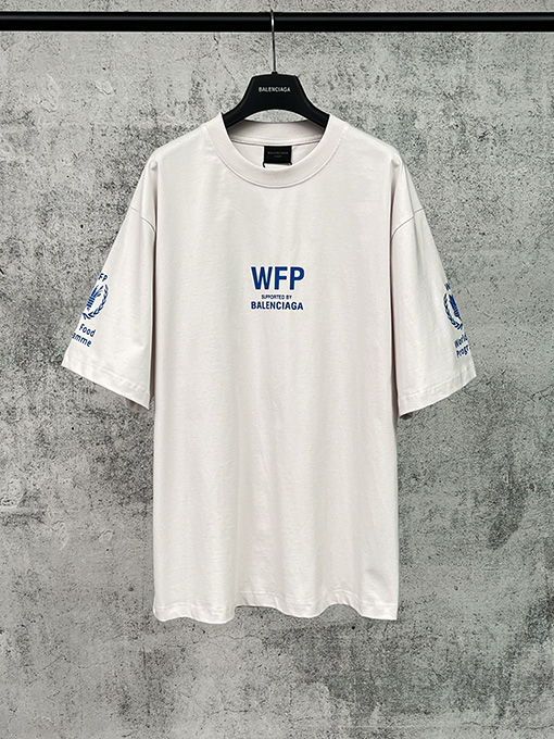 バレンシアガスーパーコピー Balenciaga WFP 2046 チャリティー限定の半袖Tシャツ