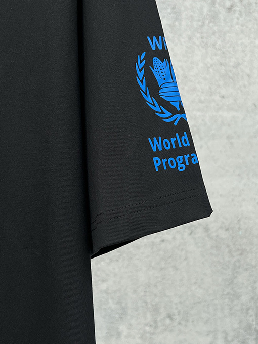 バレンシアガスーパーコピー Balenciaga WFP 2046 チャリティー限定の半袖Tシャツ