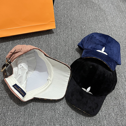 ルイヴィトン ベルベットのベースボールキャップ