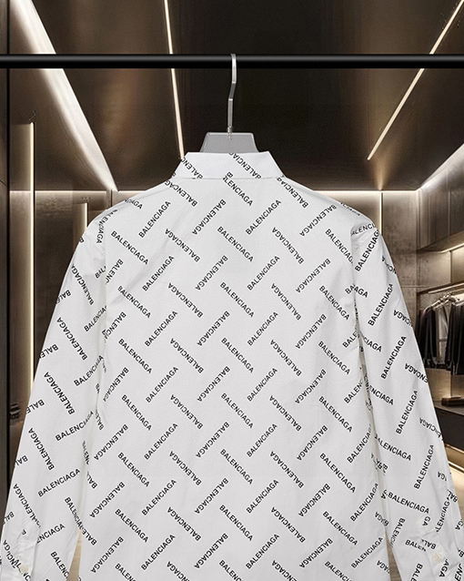 バレンシアガ Balenciaga ランウェイスタイルのオールオーバープリントバレットスクリーンロゴ長袖シャツ