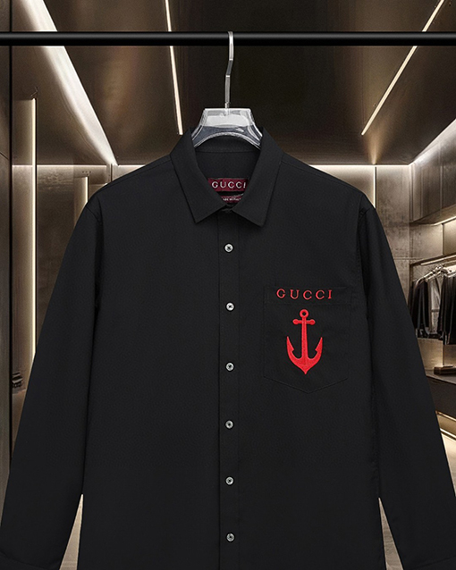 グッチ Gucci 胸元にアンカーロゴの刺繍がされたクラシックな長袖シャツ