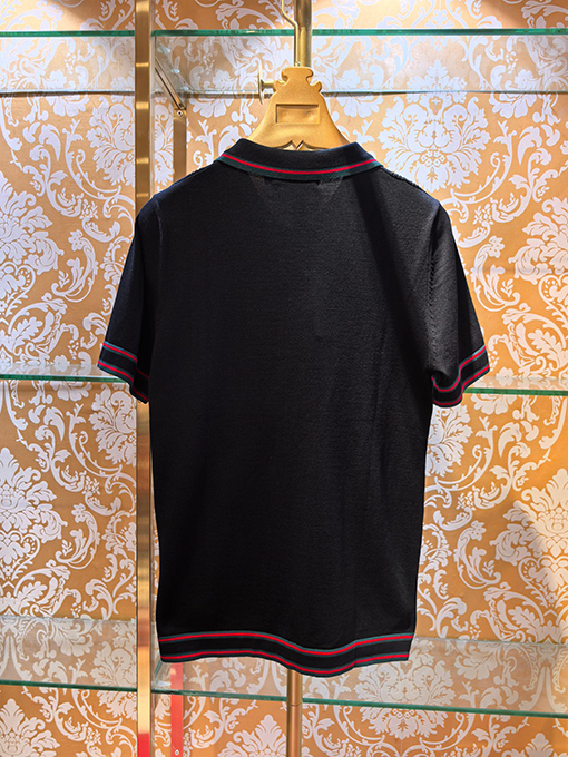 グッチ Gucci 胸に文字が刺繍されたニットセーター