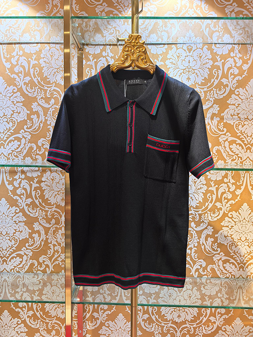 グッチ Gucci 胸に文字が刺繍されたニットセーター