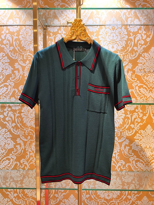 グッチ Gucci 胸に文字が刺繍されたニットセーター