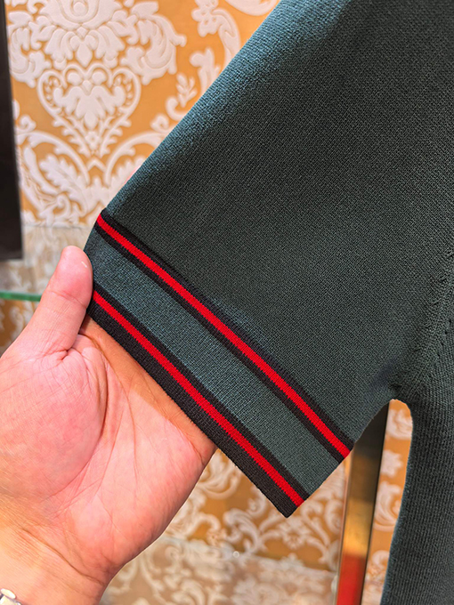 グッチ Gucci 胸に文字が刺繍されたニットセーター