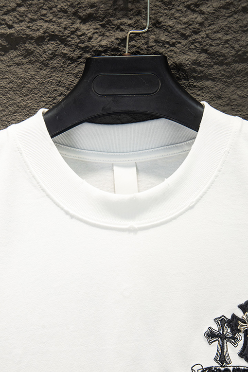 クロムハーツ 新作ダメージレザーと刺繍金具の半袖Tシャツ