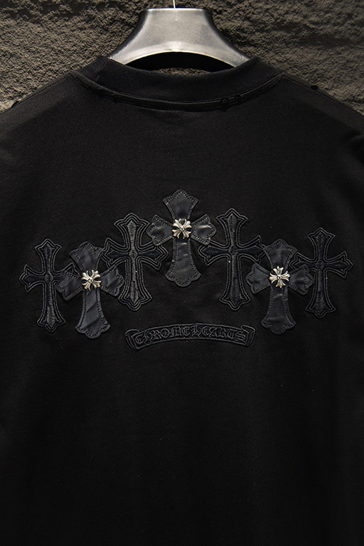 クロムハーツ 新作ダメージレザーと刺繍金具の半袖Tシャツ
