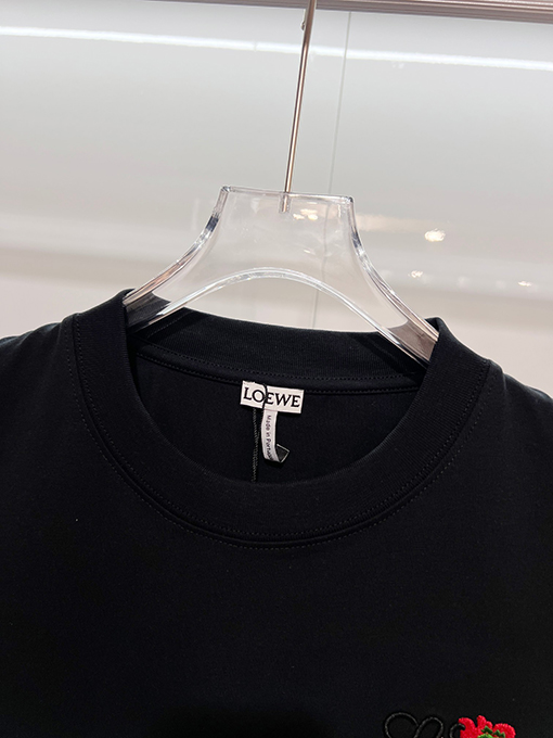 ロエベ バラと文字のロゴが刺繍されたクラシックなカラーブロックのクルーネック半袖Tシャツ