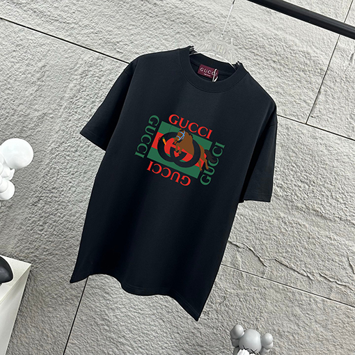 グッチ 胸元にダブルGのグッチロゴプリント馬年柄の半袖Tシャツ