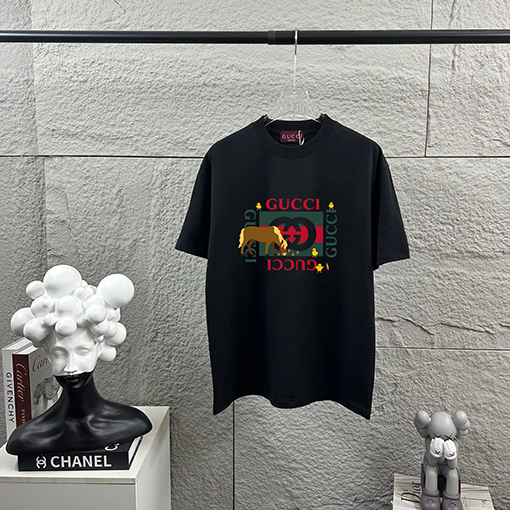 グッチ 新モデル胸元にダブルGのグッチロゴプリント馬年柄の半袖Tシャツ