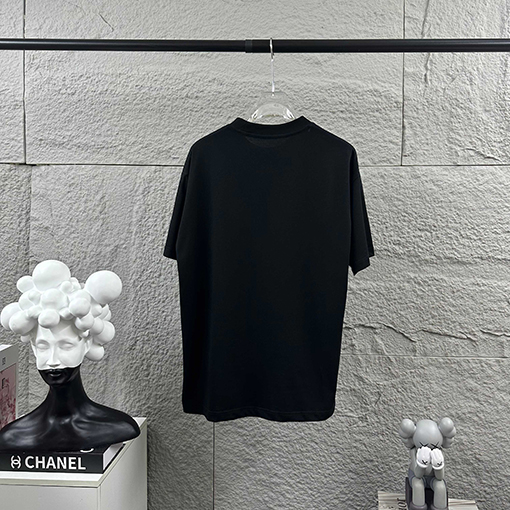 グッチ 新モデル胸元にダブルGのグッチロゴプリント馬年柄の半袖Tシャツ
