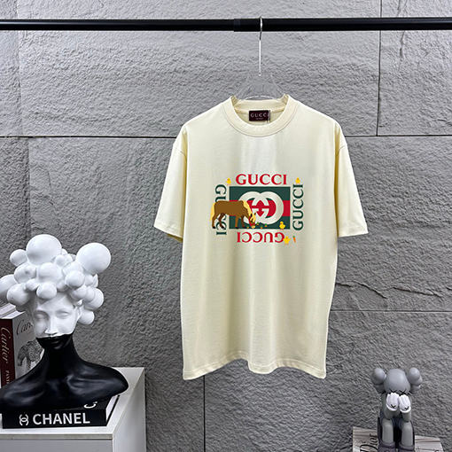 グッチ 新モデル胸元にダブルGのグッチロゴプリント馬年柄の半袖Tシャツ