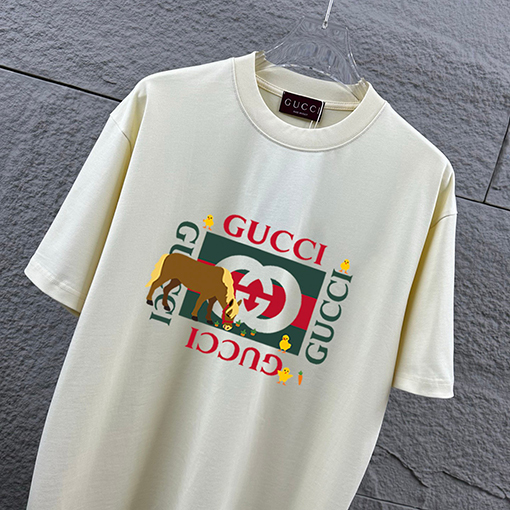 グッチ 新モデル胸元にダブルGのグッチロゴプリント馬年柄の半袖Tシャツ