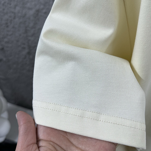 グッチ 新モデル胸元にダブルGのグッチロゴプリント馬年柄の半袖Tシャツ