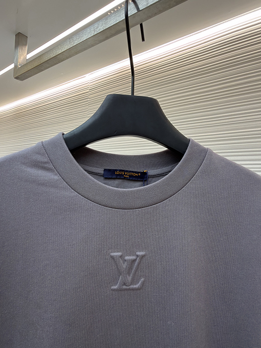 ルイヴィトン エンボスロゴ半袖Tシャツ