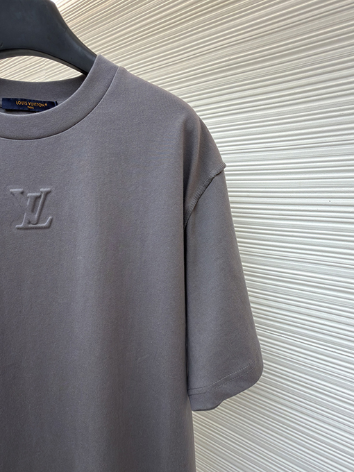 ルイヴィトン エンボスロゴ半袖Tシャツ