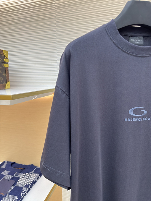 バレンシアガ Balenciaga グレーのサークル刺繍クルーネック半袖Tシャツ