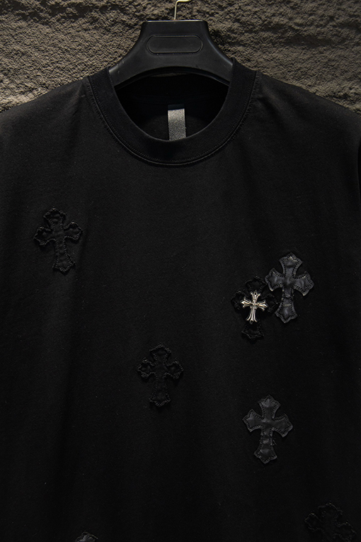 クロムハーツ ヘビーデューティーなダメージパッチ刺繍入りレザーラベル金具き半袖Tシャツ