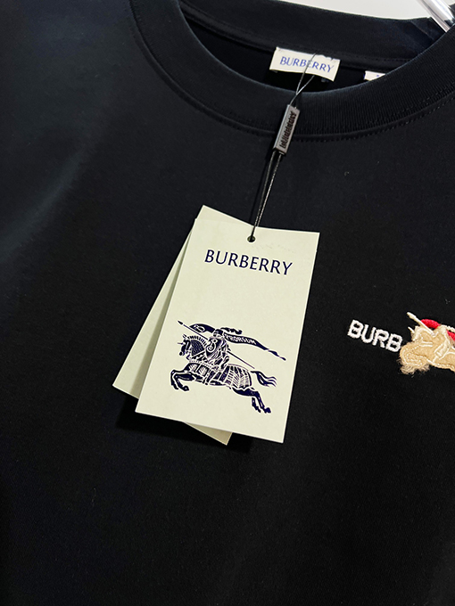 バーバリー BURBERRY クラシックな刺繍りウォーホースロゴクルーネック半袖Tシャツ