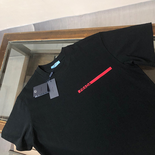 プラダスーパーコピー PRADA シリコンレッドロゴカップル半袖Tシャツ
