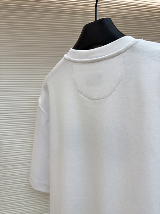 フェンディスーパーコピー Fendi 刺繍入り手描きロゴ半袖Tシャツ
