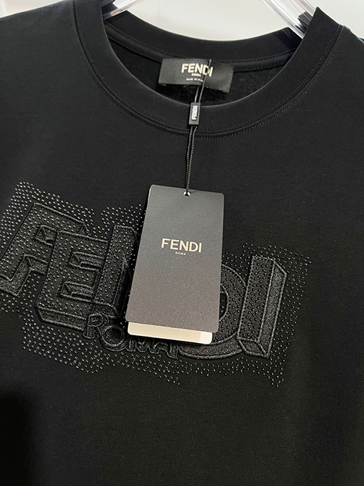 フェンディ FENDI ヘビーデューティーなスパンコールのカラーブロック刺繍入りレターロゴ半袖Tシャツ