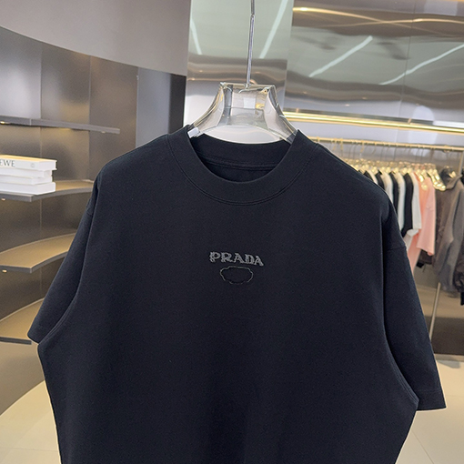 プラダ PRADAトライアングルロゴハンドカット中空の刺繍シリーズ半袖Tシャツ