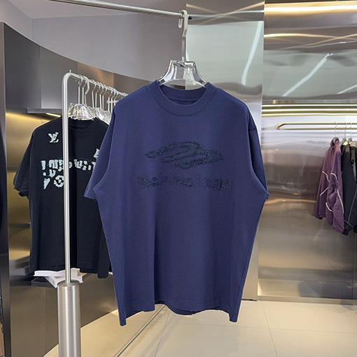 バレンシアガ Balenciaga カットアウトとウォッシュのディテールがされた刺繍パッチワーク半袖Tシャツ