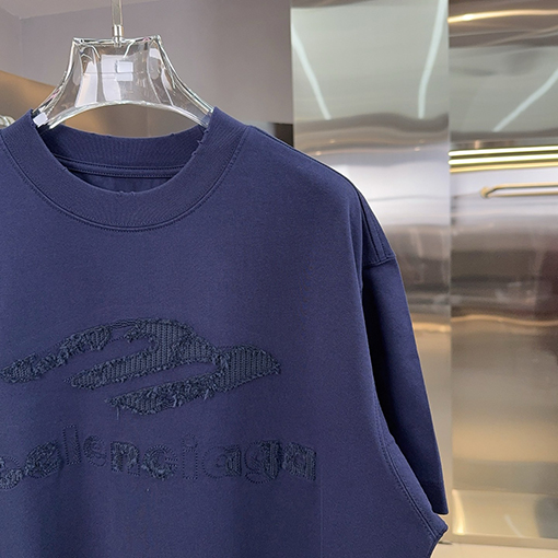 バレンシアガ Balenciaga カットアウトとウォッシュのディテールがされた刺繍パッチワーク半袖Tシャツ