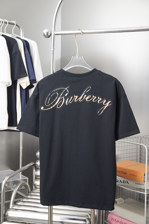 バーバリー チェック柄の筆記体ロゴ半袖Tシャツ