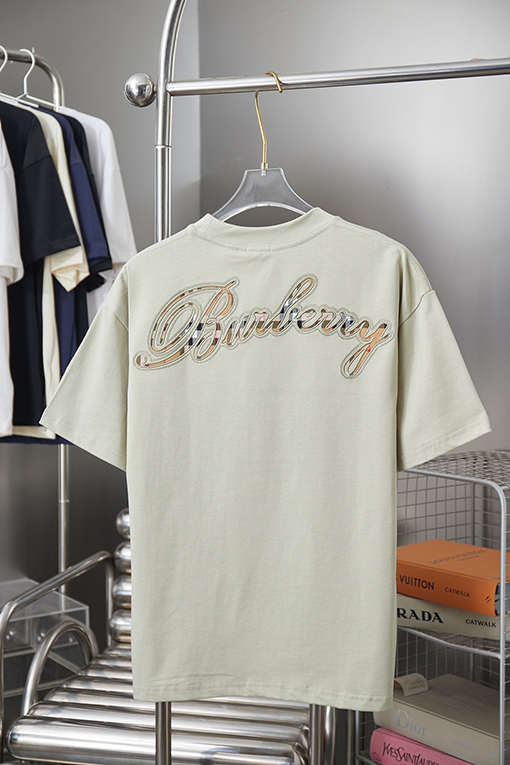 バーバリー チェック柄の筆記体ロゴ半袖Tシャツ