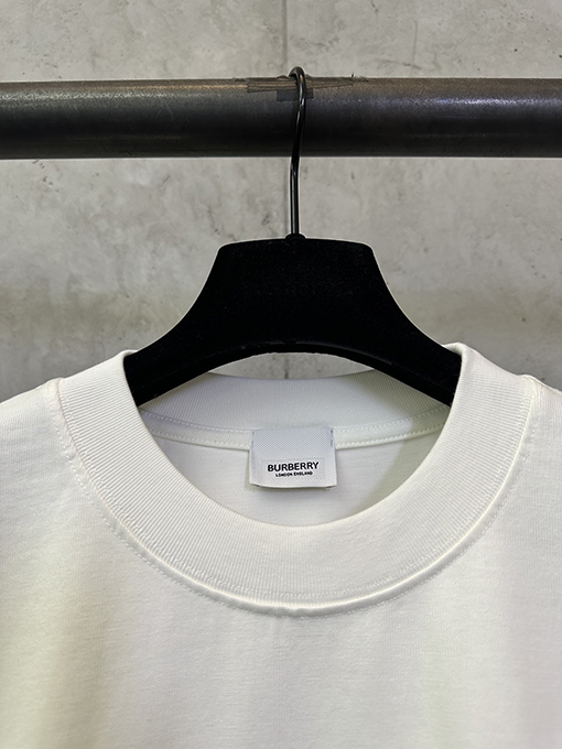 バーバリースーパーコピー ウォーホース ロゴ フォームプリント 半袖Tシャツ