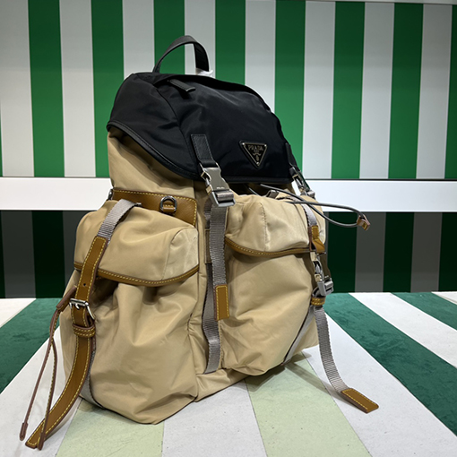 プラダスーパーコピー Saffiano 機能のな大型バックパック