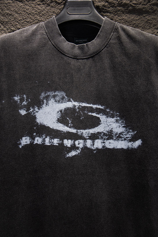 バレンシアガスーパーコピー Balenciaga クラシックウォッシュのダメージホワイトインクダイレクトプリント半袖Tシャツ