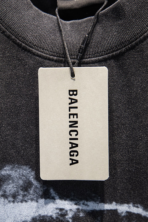 バレンシアガスーパーコピー Balenciaga クラシックウォッシュのダメージホワイトインクダイレクトプリント半袖Tシャツ