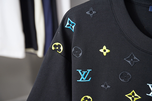 ルイヴィトンコピー カラーブロック刺繍入り LV 半袖Tシャツ