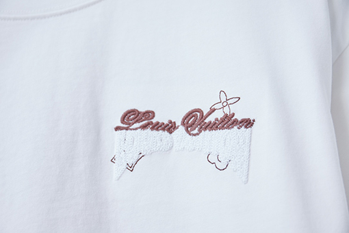 ルイヴィトンコピー 新モデル刺繍入りLV半袖Tシャツ