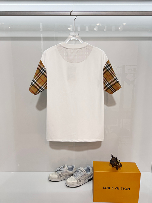 バーバリースーパーコピー クラシックなパッチワークの内側にチェック柄の袖ロゴ入りの半袖Tシャツ