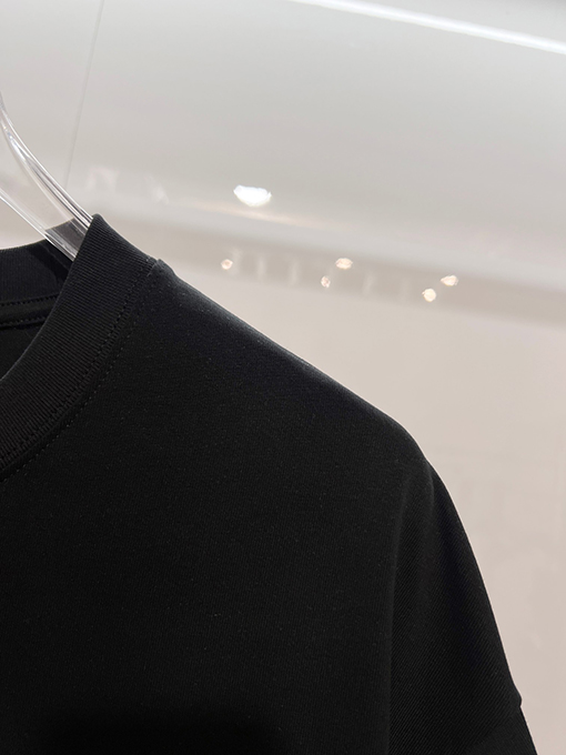 ディオールスーパーコピー DIOR カラーブロックの浮き彫りテクスチャ刺繍レターロゴ半袖Tシャツ