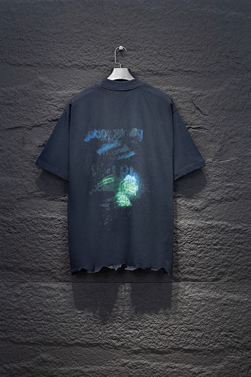 バレンシアガコピー Balenciaga クラシックなダメージのホワイトインクグラフィティ半袖Tシャツ