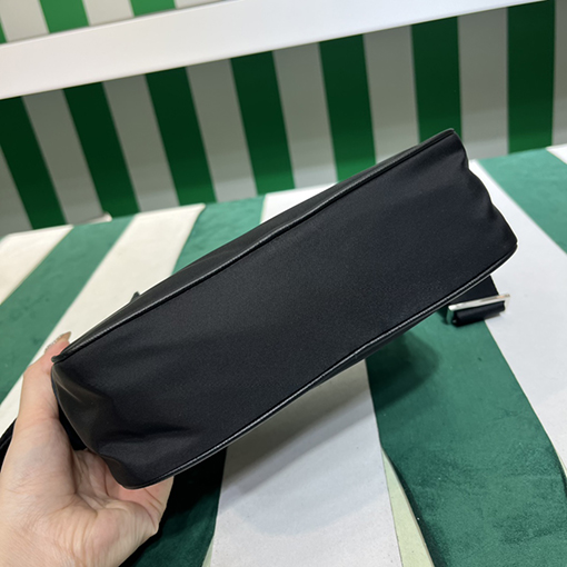 プラダスーパーコピー 塩をテーマにしたカレッジスタイルのナイロンバッグ