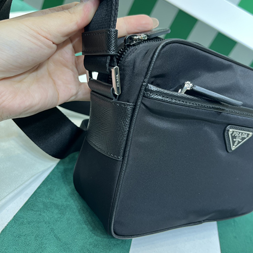 プラダスーパーコピー 塩をテーマにしたカレッジスタイルのナイロンバッグ