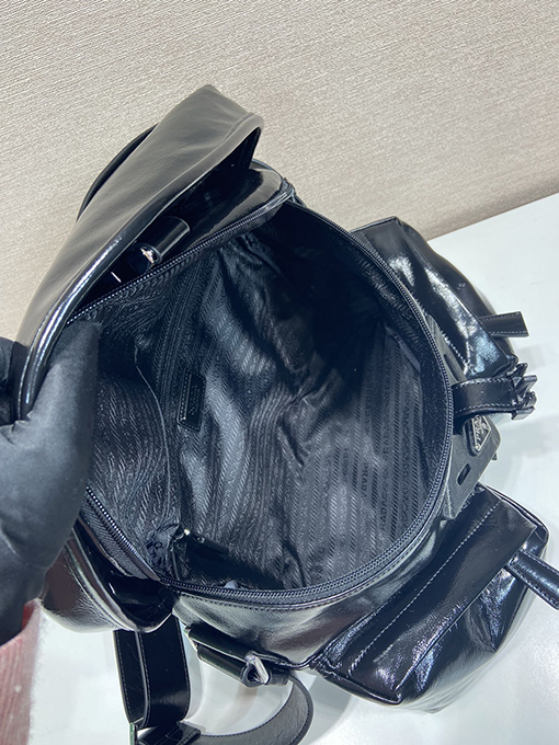 プラダスーパーコピー クラシックなクロスボディメンズバッグ