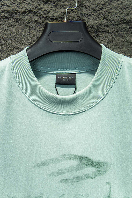 バレンシアガコピー Balenciaga ファッショナブルなダメージの白インクグラフィティ半袖Tシャツ