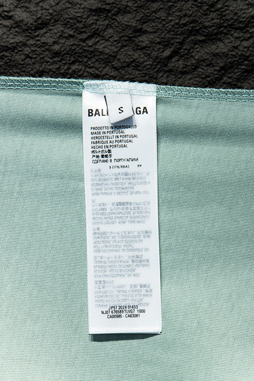 バレンシアガコピー Balenciaga ファッショナブルなダメージの白インクグラフィティ半袖Tシャツ