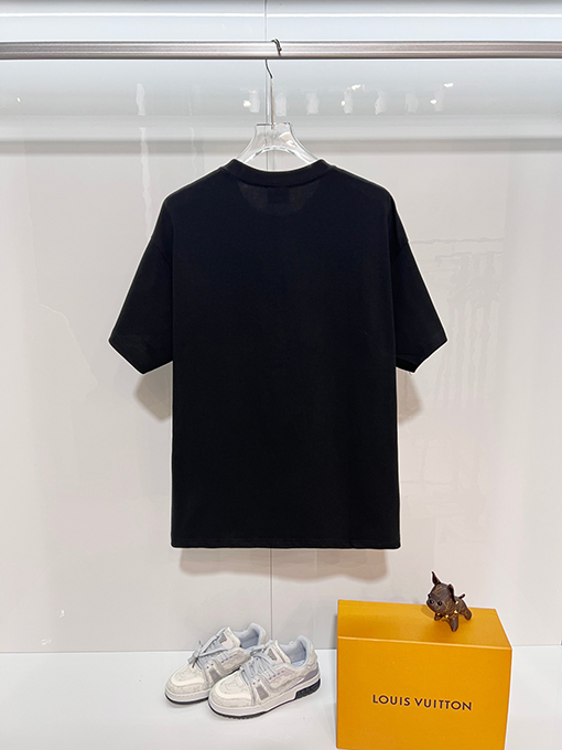 バーバリーコピー 胸元にカラーブロックの軍馬刺繍のマザーロゴが入った半袖Tシャツ