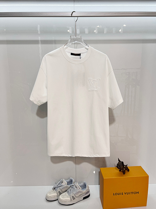 ルイヴィトン フロントとバックにモノグラム柄をあしらった刺繍ロゴレタリング半袖Tシャツ